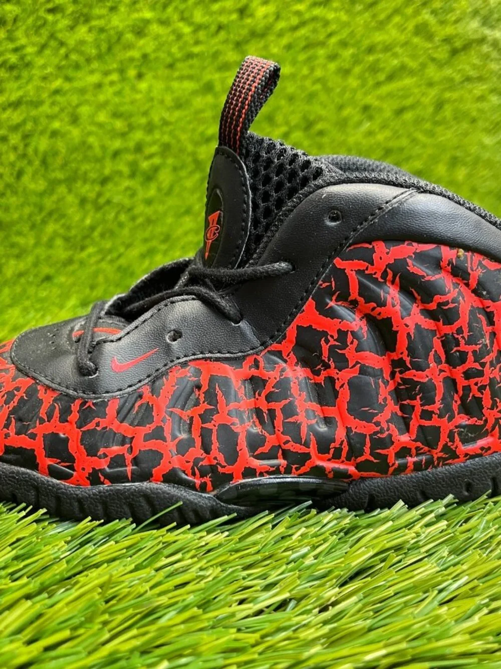 Nike Little Posite One Boys Size 9C‎ Black Red Athletic Leather Shoes Sneakers